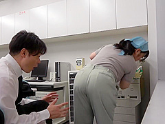 02H2123-Get a cleaning lady to molest and give you a blowjob in the company's restroom