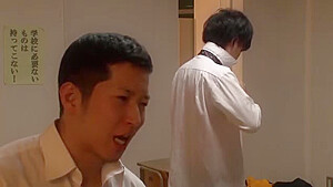 09635,A woman who screams in agony