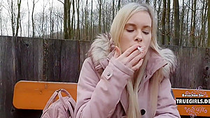 18yo Wird Outdoor Auf Tisch Gefickt!!
