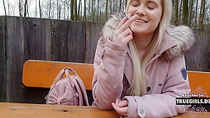 18yo Wird Outdoor Auf Tisch Gefickt!!