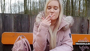 18yo Wird Outdoor Auf Tisch Gefickt!!