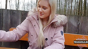 18yo Wird Outdoor Auf Tisch Gefickt!!