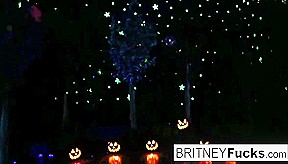 2 Hot Blondes Share Halloween Scare