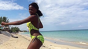 2 hot Jamaican Ebony Babes shake their Asses on the Beach