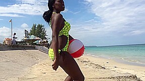 2 hot Jamaican Ebony Babes shake their Asses on the Beach