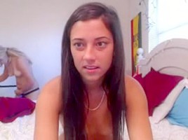 2 pretty girls fucking