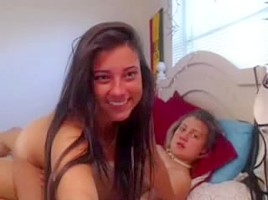 2 pretty girls fucking