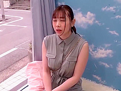 240416丈の長い洋服を着る奥さまとb3