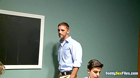 A Departing Gang Fuck Session - Mike Chambers, Leo Sweetwood