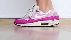 ALL MY SNEAKERS I Blondie