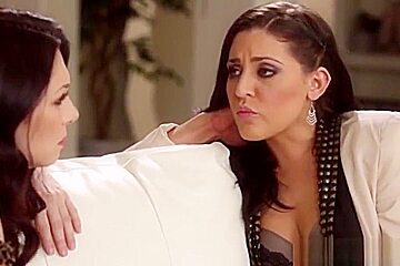 Alluring babe Gracie Glam in lesbo sex video
