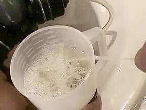 Amateur blonde pissing