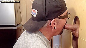 Amateur gloryhole DILF sucks penis for jizz in mouth