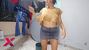Andele Mijita! Enseneme Esas Grandes Tetas, Su Tia Dara Cuenta, Ni Cuando Le De Por El Culo