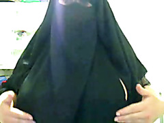 Arabian webcam hussy with huge tits
