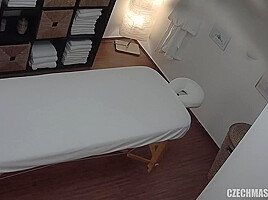 Asian Gets An Erotic Massage