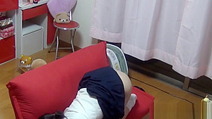 Asian babe rubs herself