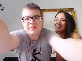 Asian camwhore sucking and deepthroating 3
