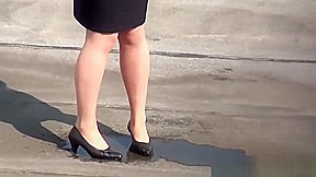 Asian ho peeing her panties in street