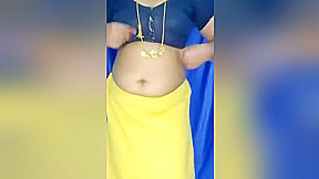 Aunty Saree Wearing
