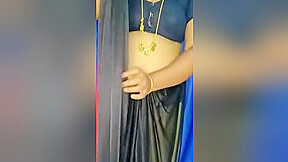 Aunty Saree Wearing