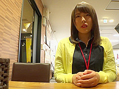 B3F0906- A female employee who treats premature ejaculation pussy with a remote vibrator
