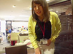 B3F0906- A female employee who treats premature ejaculation pussy with a remote vibrator