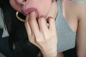 Beautiful Shemale Playing Her Sexy Feet Horny For Sex