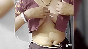 Bengali Boudi In Bhabhi Ne Blouse Khol Kar Apni Boobs Apne Lover Ko Dikhaye