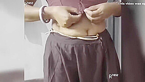 Bengali Boudi In Bhabhi Ne Blouse Khol Kar Apni Boobs Apne Lover Ko Dikhaye