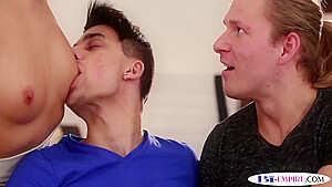 Bisexual Hunks Cocksucking In Threeway 6 Min
