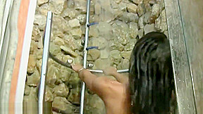 Black hair t-babe with massive ass and boobs jerks in shower