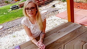Blonde Bombshell Alex Grey Makes You Go Wow!