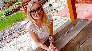 Blonde Bombshell Alex Grey Makes You Go Wow!