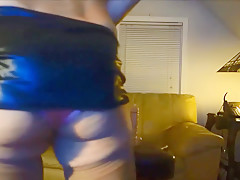 Bottom Teases 8 Guys on Multi-chat in Pink Panties