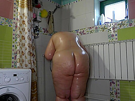Boyfriend Put A In The Shower Room And Spying On A Bbw