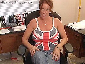 Brunette Amateur Milf Masturbates