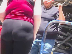 Candid Ass in Leggings 2