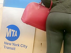 Candid Jamaican milf bubbled out booty