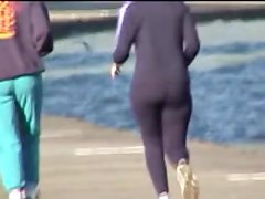 Candid ass milf is running along the golden beach 08i
