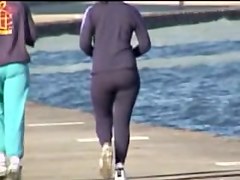 Candid ass milf is running along the golden beach 08i