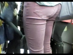 Candid butt video of amateur girl in the tight pants