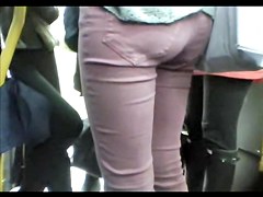 Candid butt video of amateur girl in the tight pants