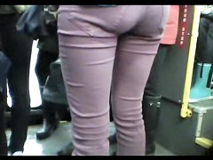 Candid butt video of amateur girl in the tight pants
