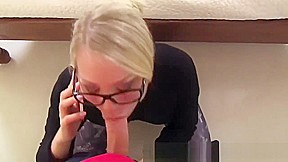 Cara Cum lasst sich beim telefonieren ficken