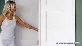 Cayla Lyons, the top model is split in two - Private