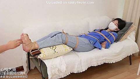Chinese Feet Bond