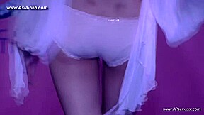Chinese model in sexy lingerie show 19