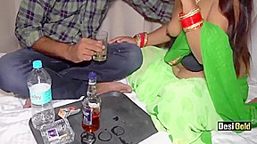 Chote Bhai Ne Aapni Ko Daru Pila Ke Choda - Desi Bhabhi And Desi Aunty