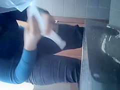 Chubby shaved pussy peeing